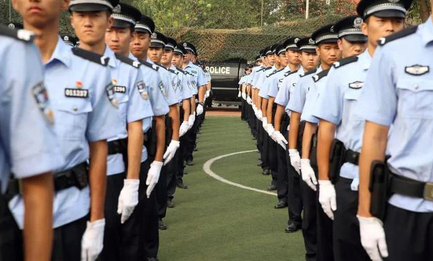 警用制式刀具是怎樣的存在，單警裝備中還是必選種類(lèi)嗎？